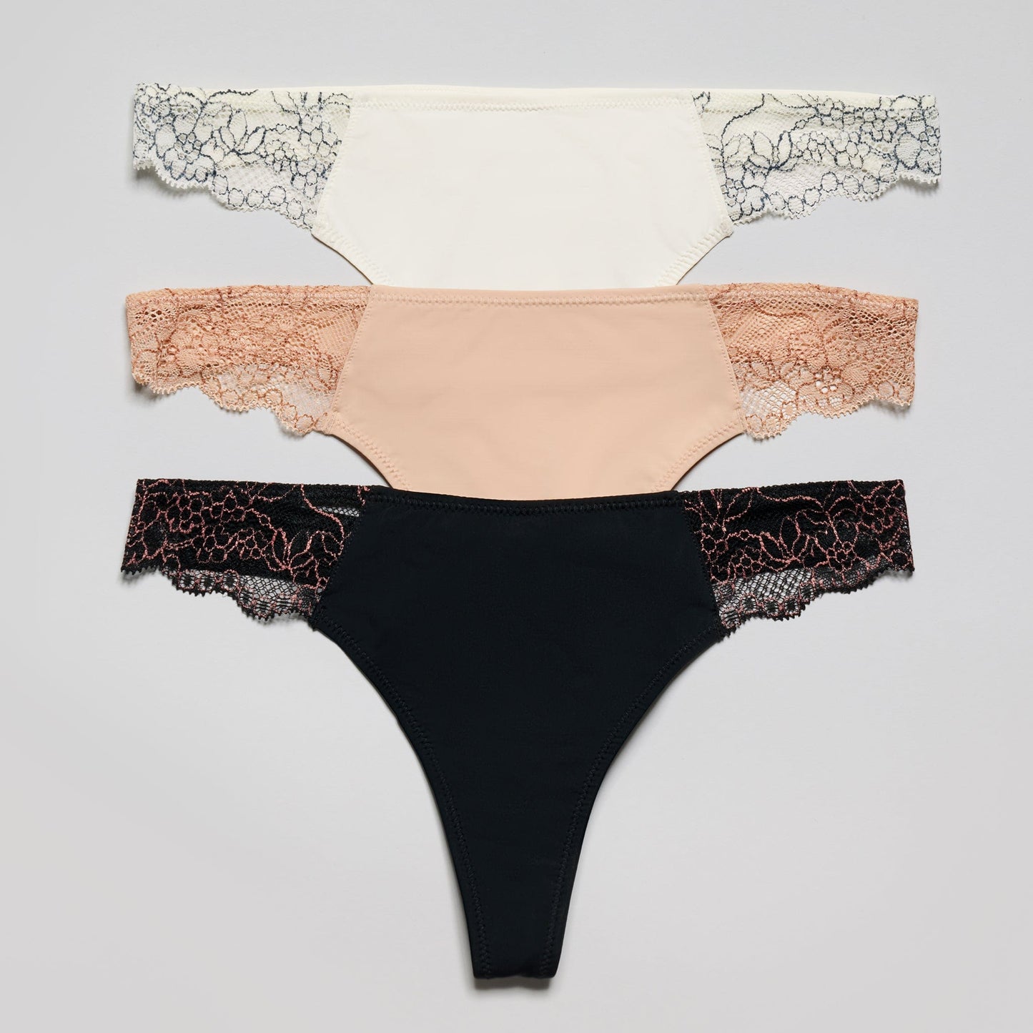 Smooth Lace Thong Black Two-Tone